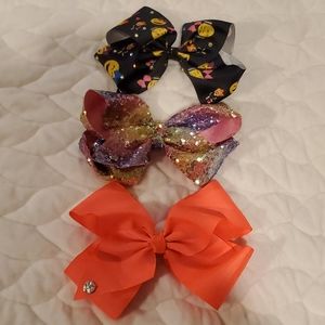 3 Jojo Siwa bows